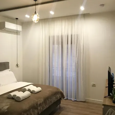 Sara & Esi 3* Корча