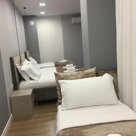 فندق مبيت وإفطار Sara & Esi