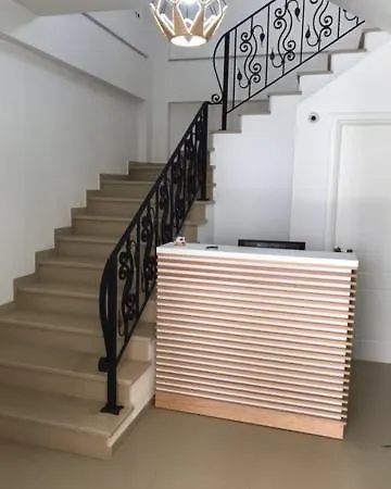 Oda ve Kahvaltı Sara & Esi 3*