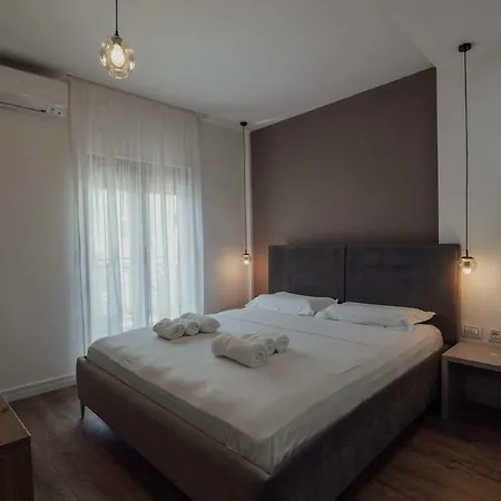Sara & Esi 3* Korce
