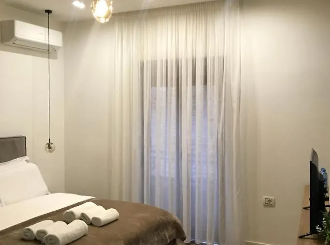 Sara & Esi 3* Корча