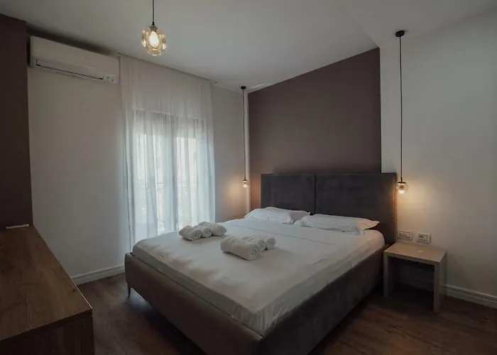 Sara & Esi 3* Корча