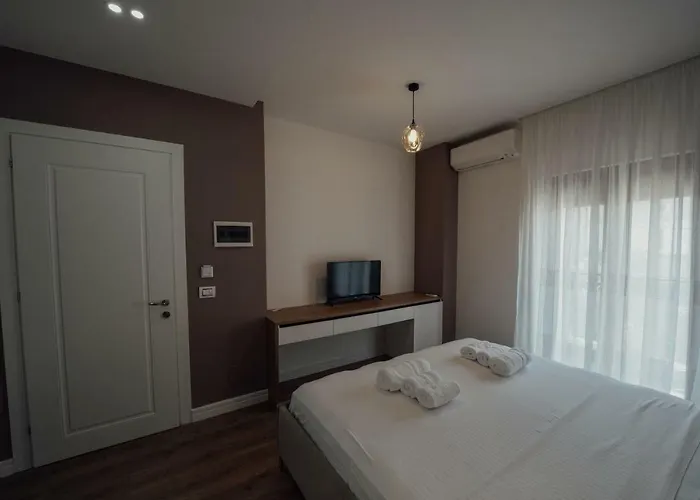 Sara & Esi Корча