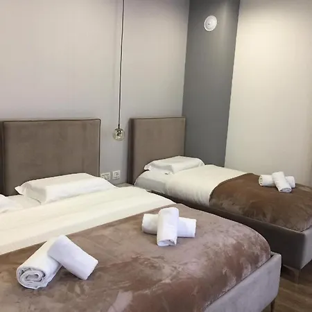 Sara & Esi קורצ'ה